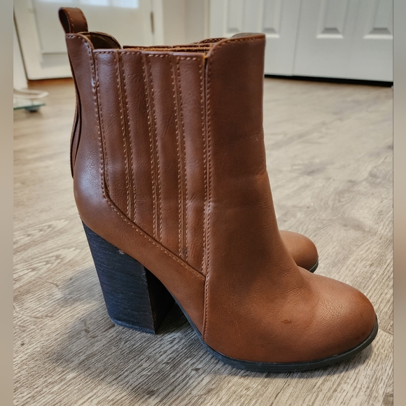 Call it Spring Cognac Brown Tan Heeled Booties 7.5 VGUC - Picture 3 of 5